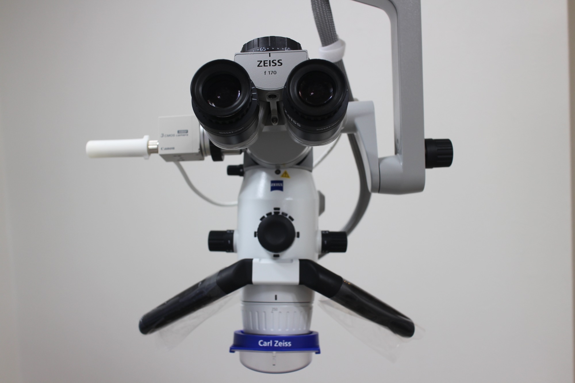 マイクロスコープ（実態顕微鏡）を使用した精度の高い治療